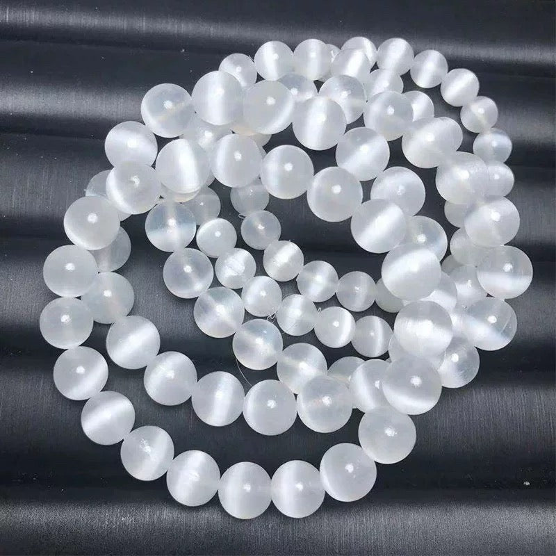 Chanel-style jewelry with white cat's eye beads, wholesale DIY bracelet beads, round beads.